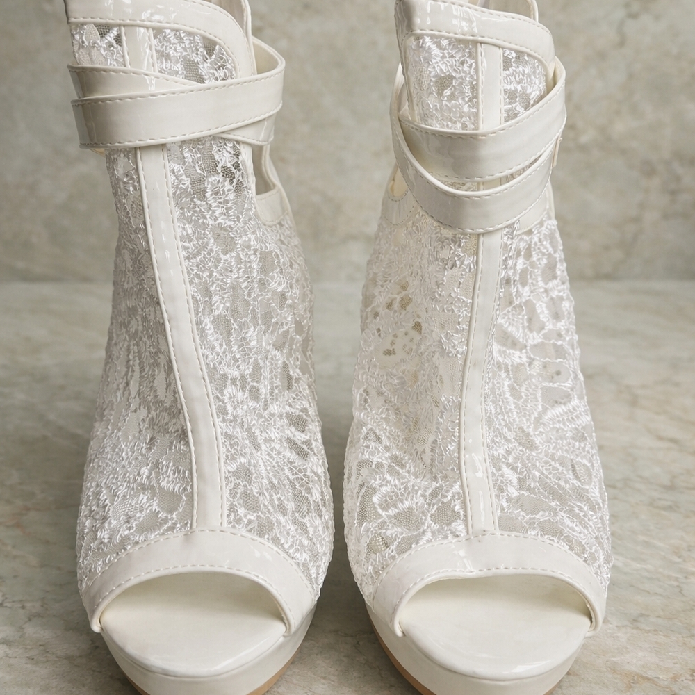 Elegant White Lace Women's Shoes